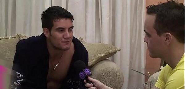  TBTPapoMix - De pau duro, Yuri Gaúcho mostra toda ousadia em um bate papo especial - Exibido em Maio de 2010 - Parte 3 - Instagram @TVPapoMix